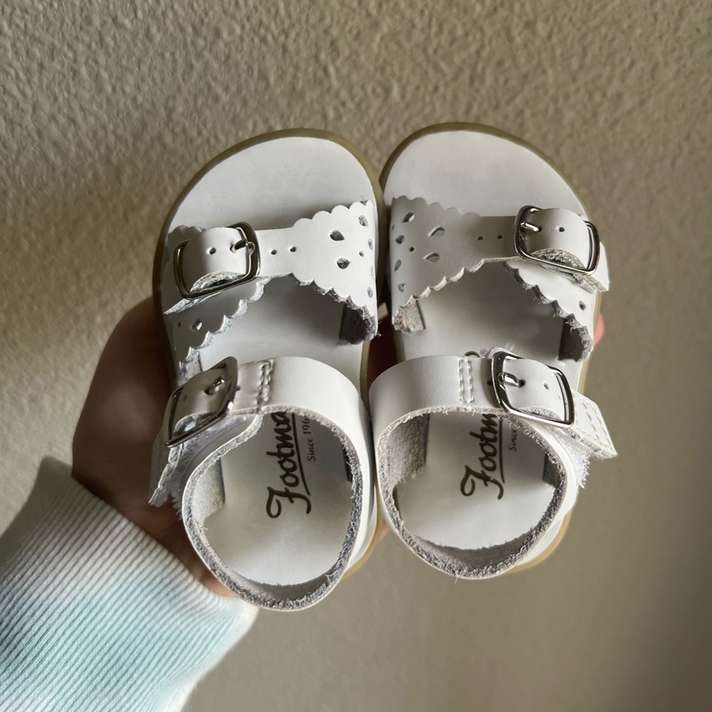 Infant footmates size 3